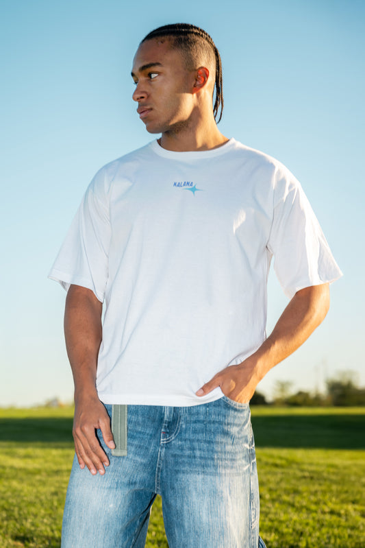 Camiseta blanca oversize KALANA con logo y estrella - hombre frontal