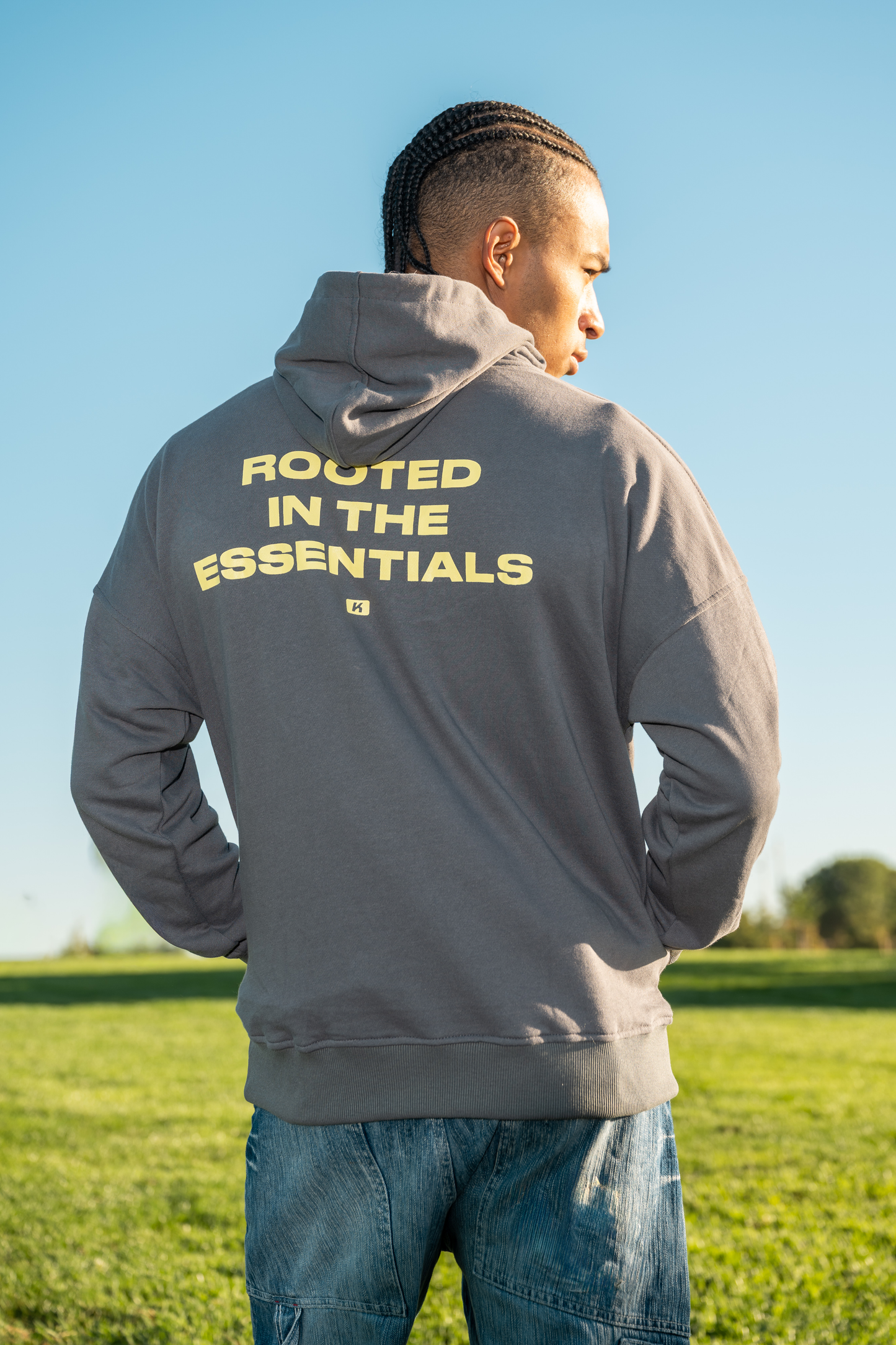 Vista trasera hoodie KALANA con estampado amarillo - hombre
