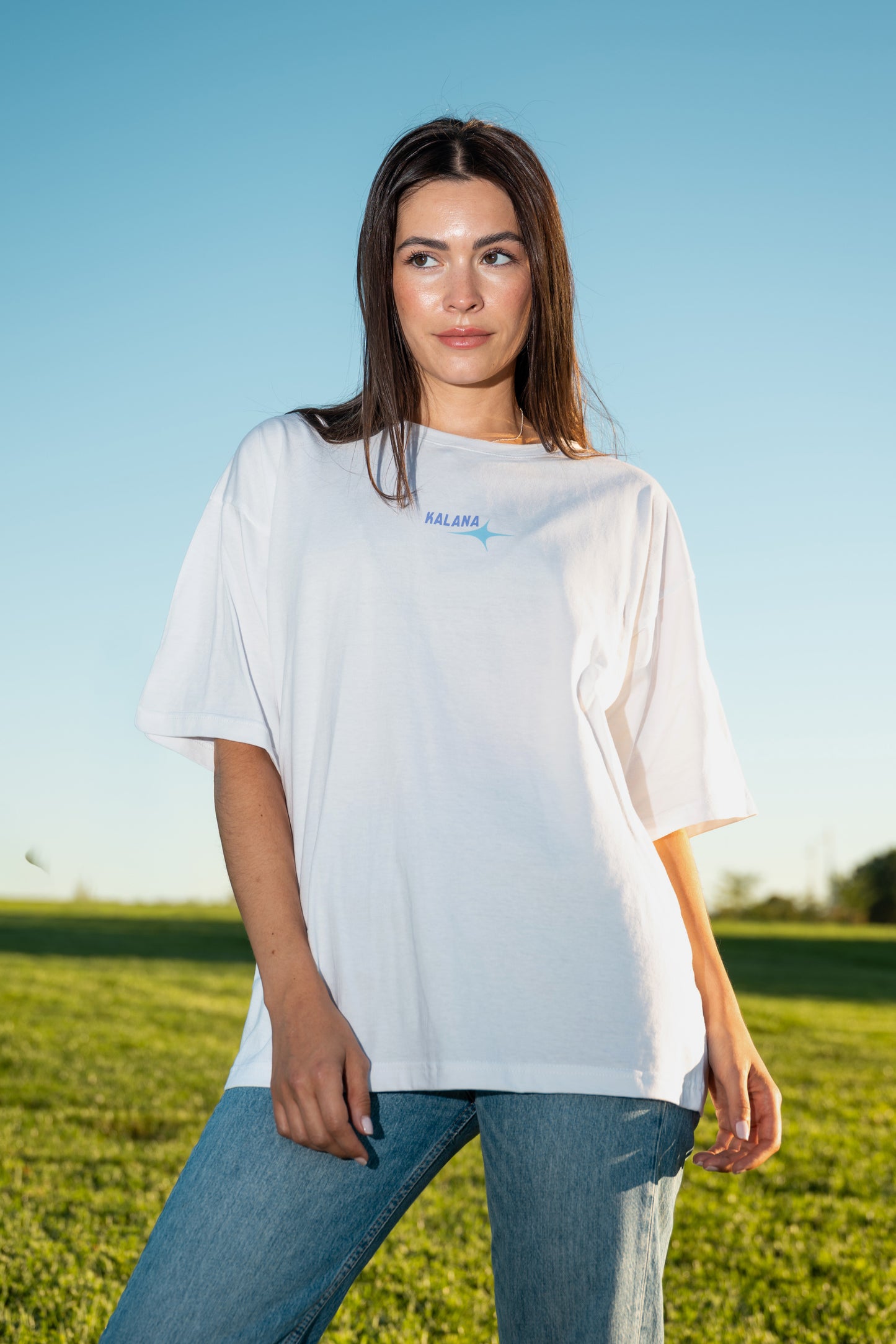 Camiseta blanca oversize KALANA con logo y estrella - mujer frontal